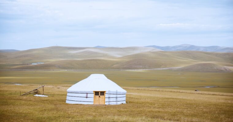 Mongolia ancestral: Aventura cultural y naturaleza salvaje durante el Festival Naadam